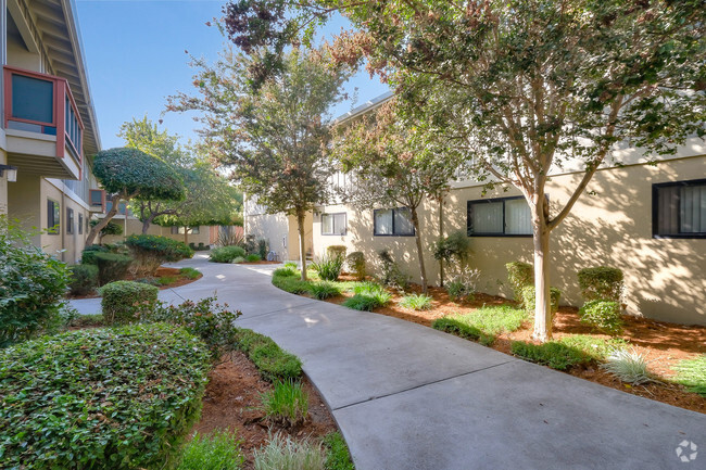 Building Photo - Cedar Apartments