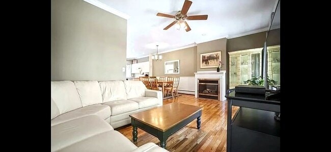 Building Photo - 104 Elm St Unit 2