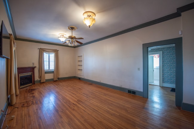 Photo - 209 W 1st St