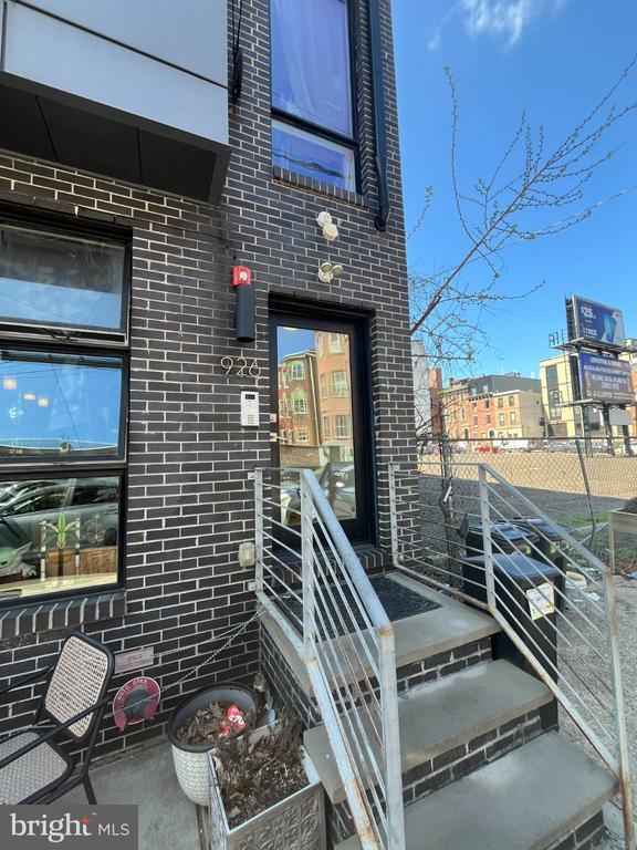 Building Photo - 926 N 15th St Unit C