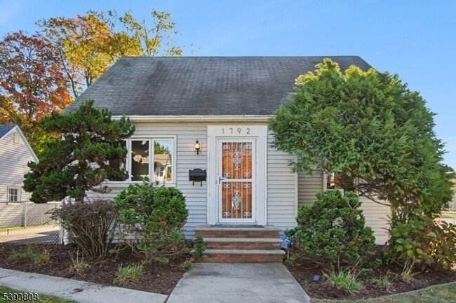 Photo - 1792 Mountain Ave