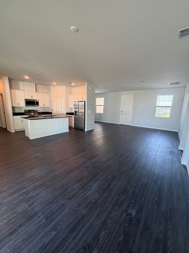 Photo - 915 NE 19th St