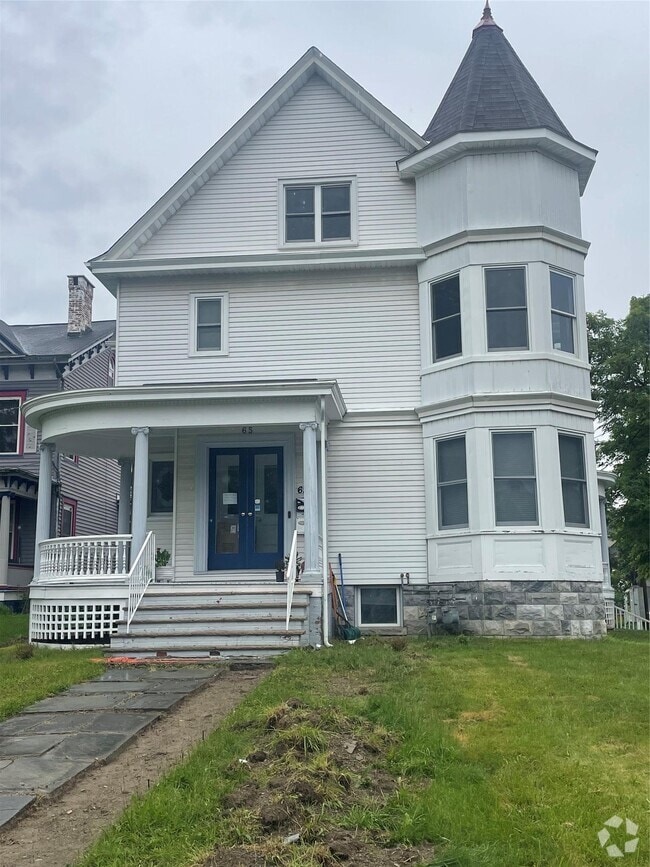Building Photo - 65 S Clinton St Unit Apt 1