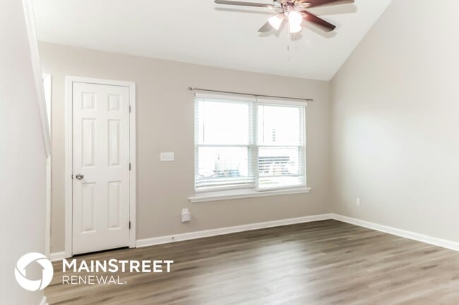 Photo - 10418 Pinoak View Dr