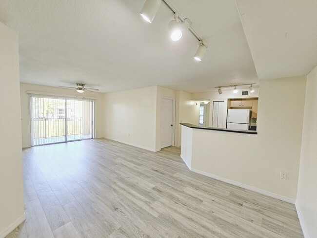Building Photo - 4151 San Marino Blvd Rental