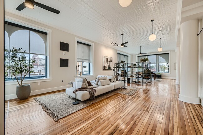 Photo - 303 N Howard St