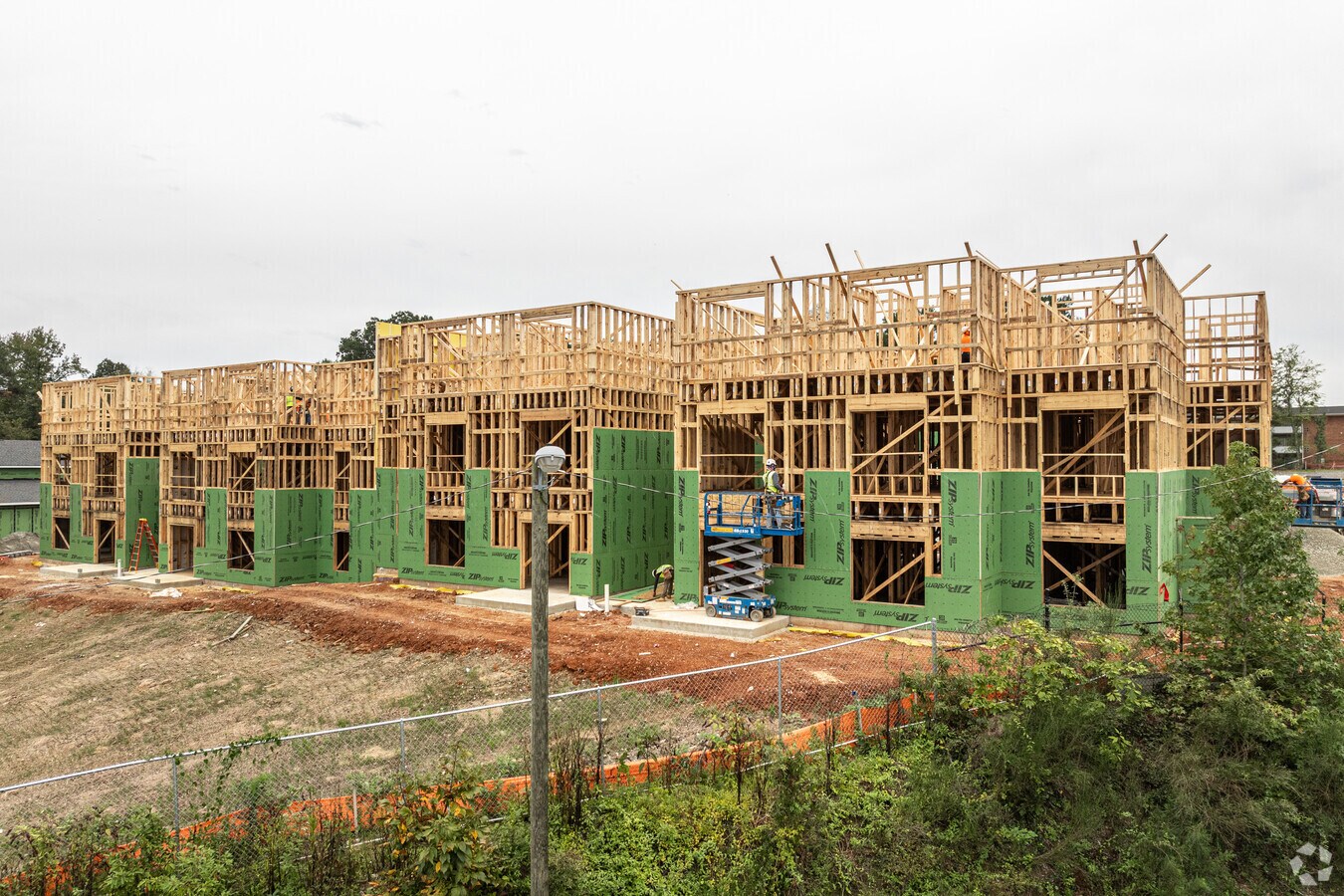 Photo - 700 W 44th St