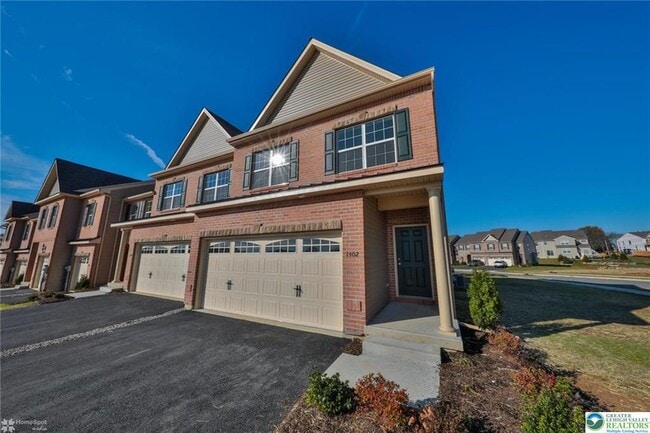 Photo - 1402 Caspian St