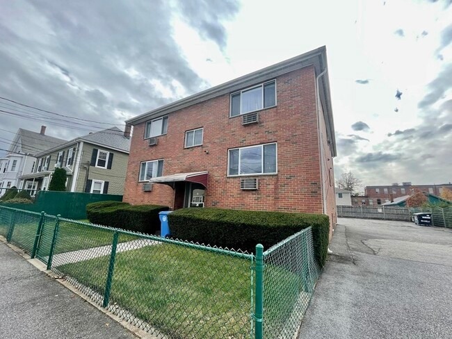 Building Photo - 15 Clinton St Unit 5 Rental