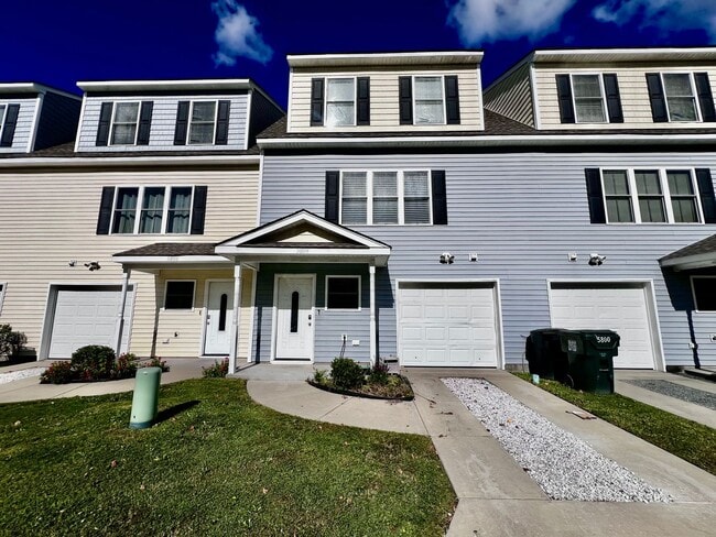 Building Photo - Tri-Level Condo – Pets Welcome, Washer & D...