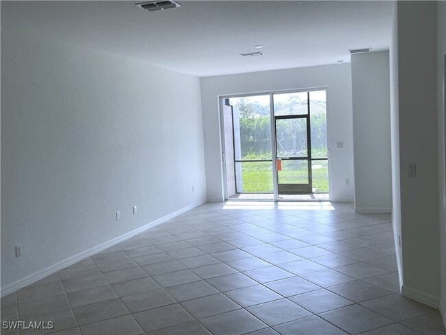 Photo - 2176 Dragonfruit Wy