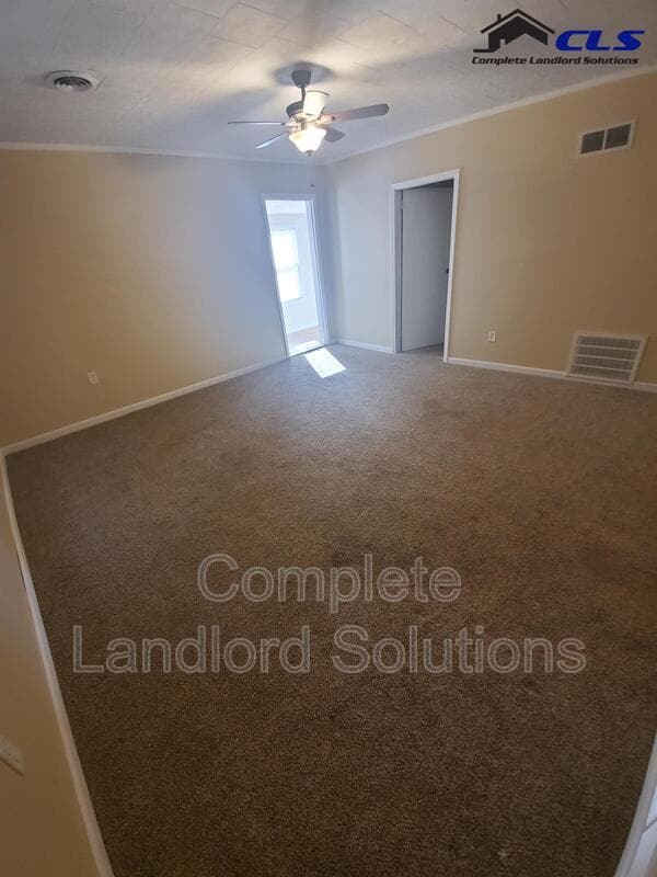 Photo - 824 E Harris St