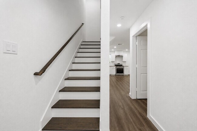 Photo - 1056 North Ln