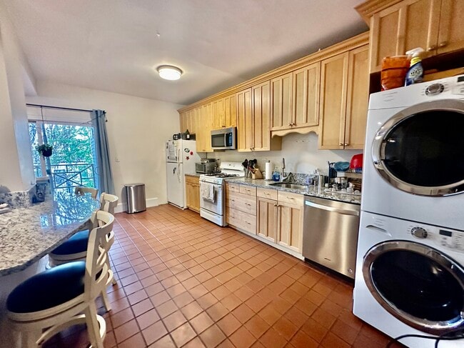 Building Photo - 5 Sachem St Unit 2