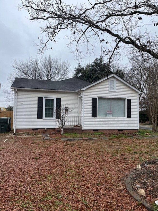 Photo - Walking Distance to Winthrop