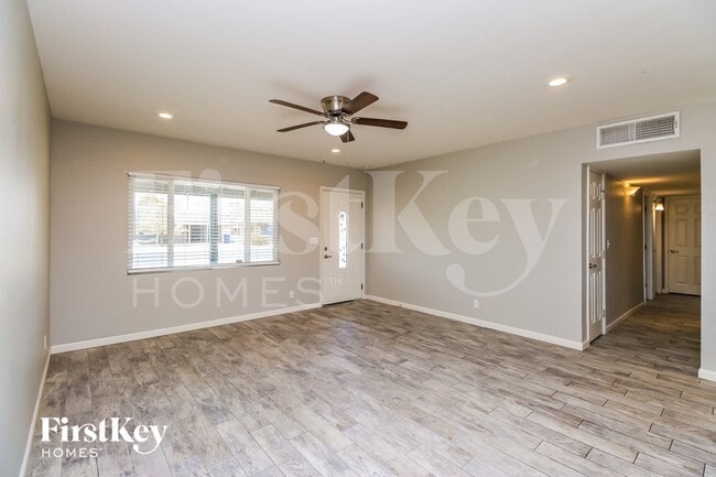 Photo - 715 W Dublin St