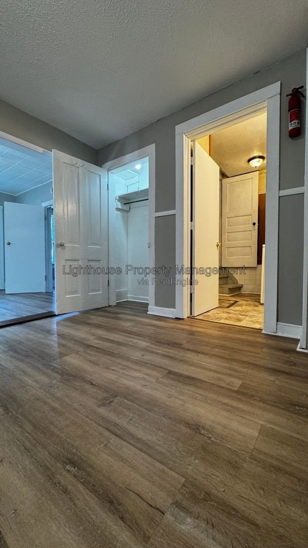 Photo - 1382 Park St