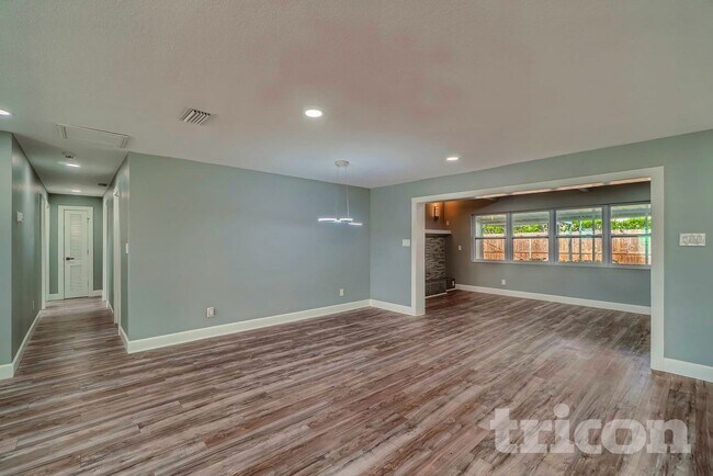 Photo - 1498 Hunt Ln