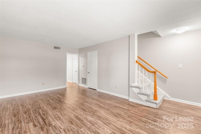 Photo - 4736 Old Lantern Way