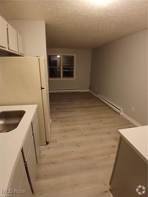 Building Photo - 31 1/2 Elm St Unit A1 Rental