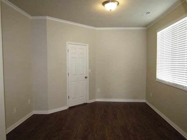 Photo - 738 Skipton Dr W