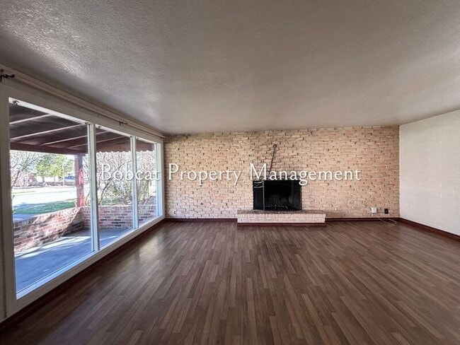 Photo - 719 W Fifth St