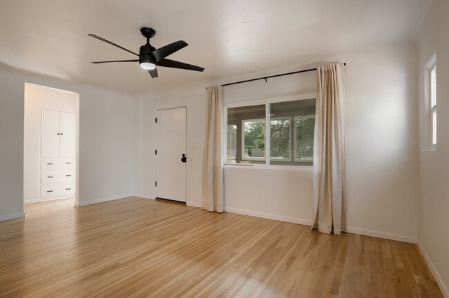 Photo - 205 Richmond Dr SE