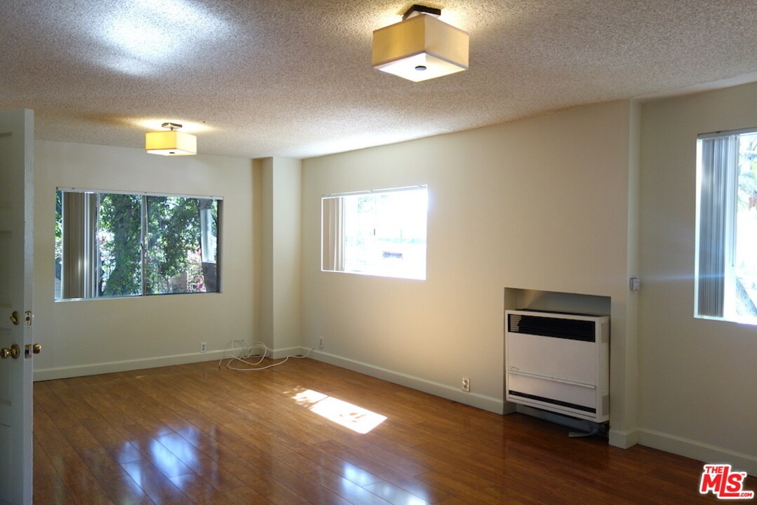 Photo - 4635 Prospect Ave Condo