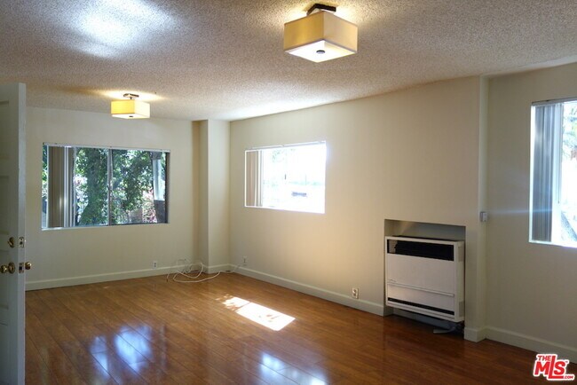 Building Photo - 4635 Prospect Ave Rental