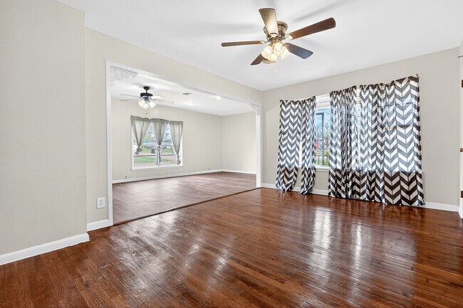 Photo - 1302 Redondo Dr