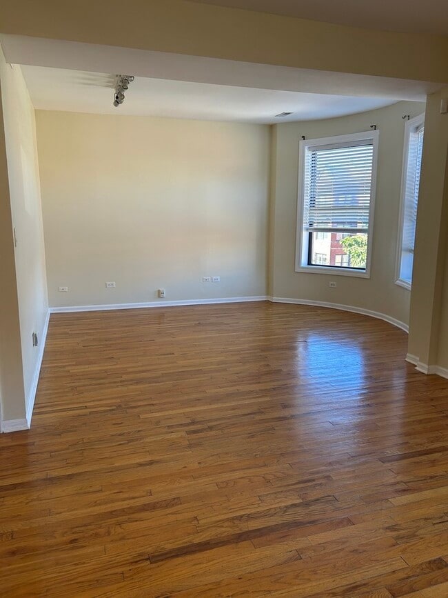 Photo - 363 E 59th St