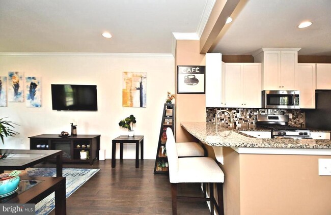 Photo - 353 E Hancock St