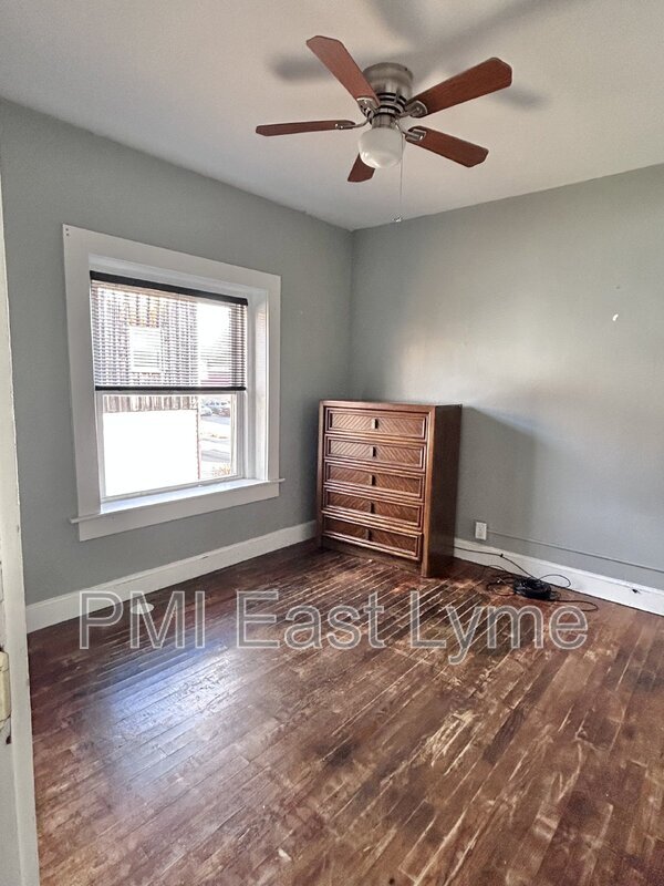 Photo - 22 Railroad Ave Unidad B