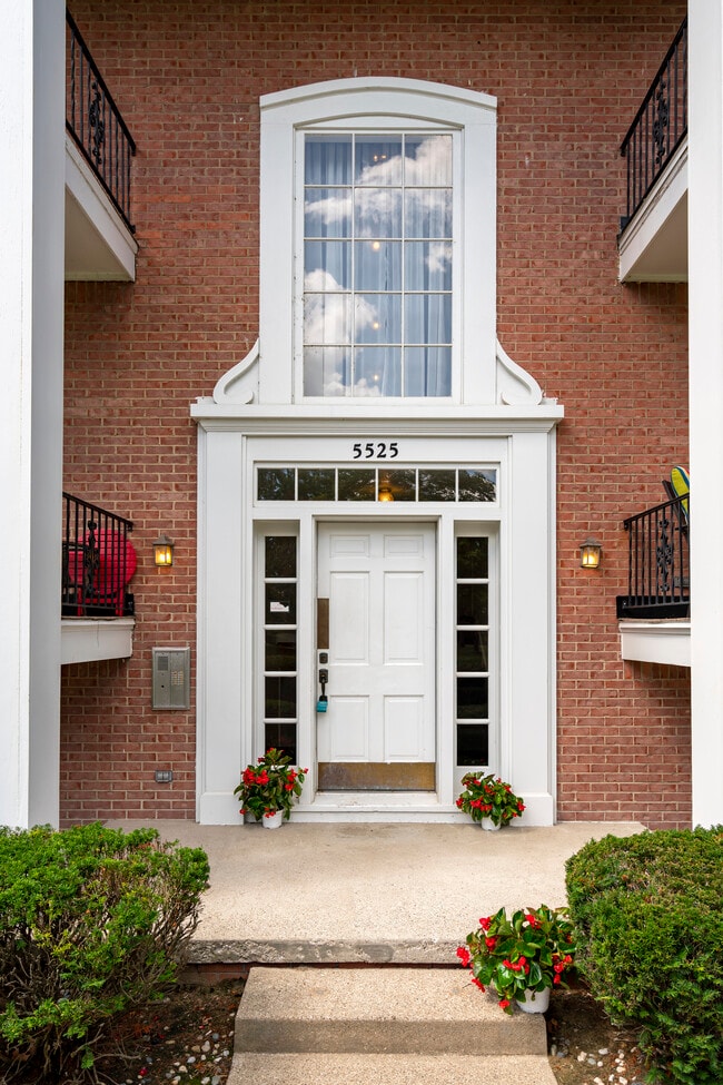 Cresthaven Apartments