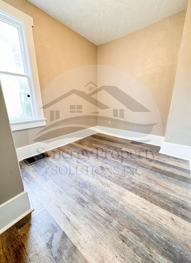 Photo - Martha Ave 23 - 23 1/2 Unit 23