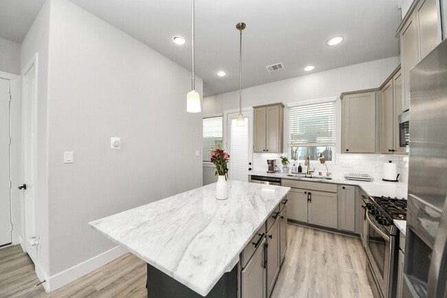 Building Photo - 9017 Lonestar Creekbend Ln