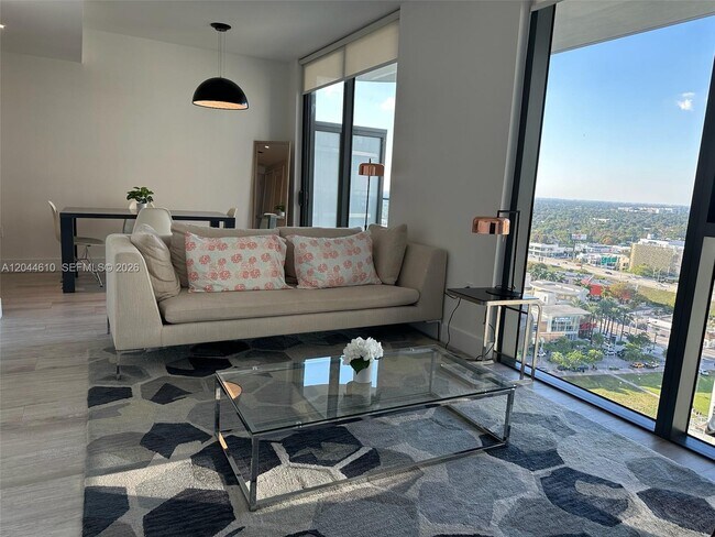 Building Photo - 121 NE 34th St Unit 1915