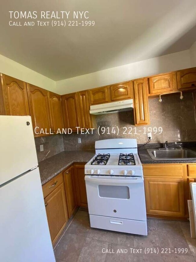 Building Photo - 126 Oliver Ave Unit 2