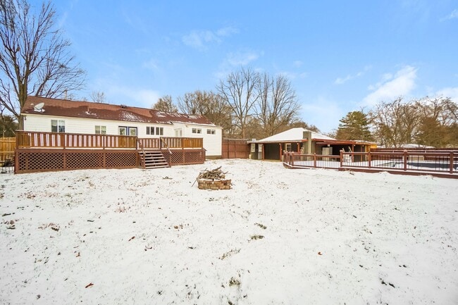 Photo - Updated 4-Bedroom Home with Pool, Modern Kitchen & Finished Lower Level