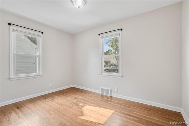 Photo - 908 Bauman Ave