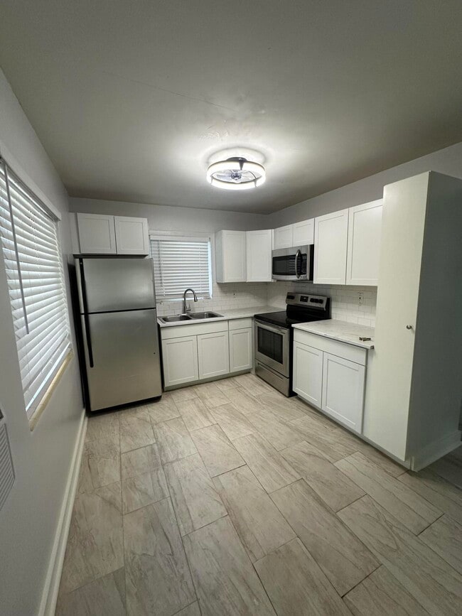 Building Photo - 178 E 27th St Rental