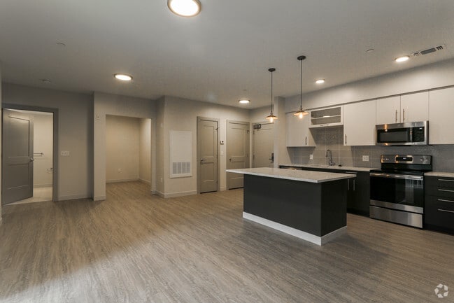 1 BR 1 Bath / 884 sf Living Area
