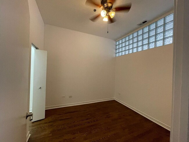 Photo - "Spacious 3-Bed, 2-Bath Gem in Chicago's Heart – 1205 Sq Ft of Modern Living!"