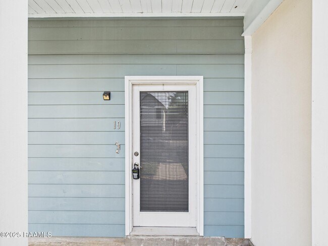 Photo - 19 Courtyard Cir