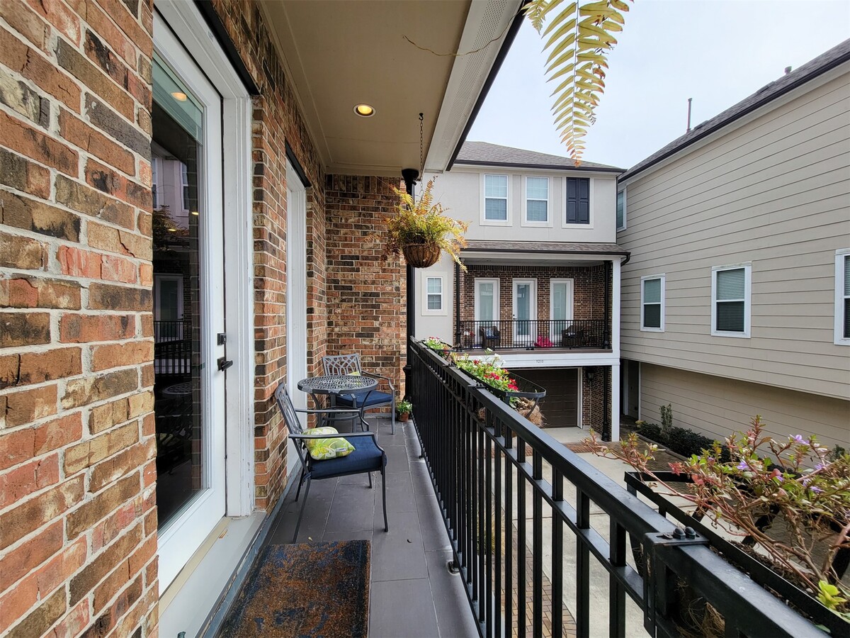 Photo - 925 W 19th St