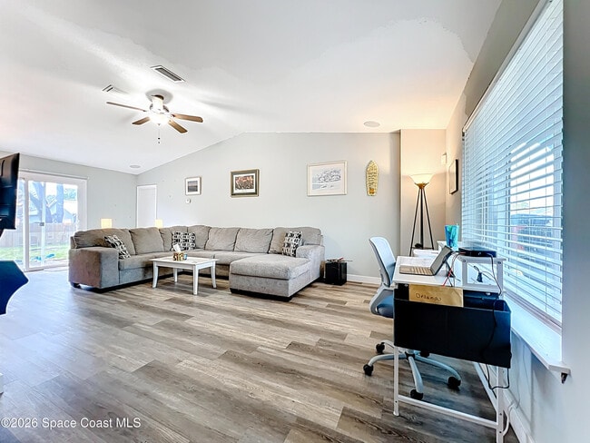 Photo - 1614 Earlham Ave NW