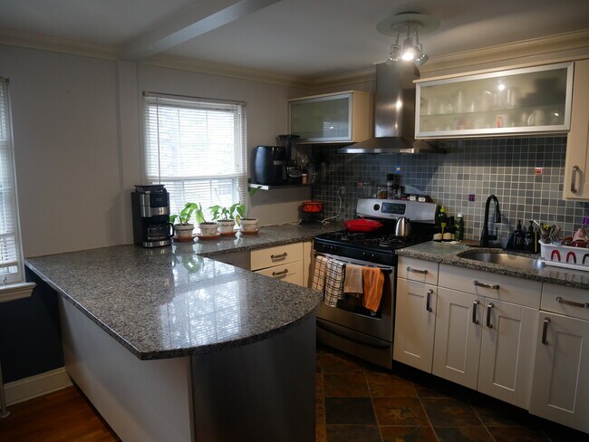 Photo - 190 Knickerbocker Rd Unidad 10