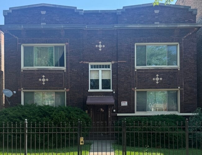 Building Photo - 7827 S Colfax Ave Unit 2S Rental