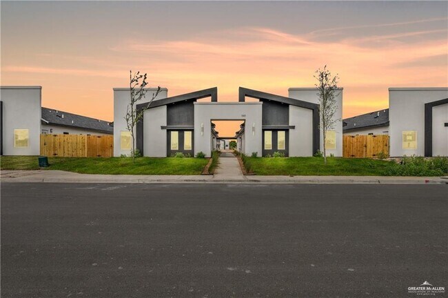 Building Photo - 24 N 25th St Unit 4