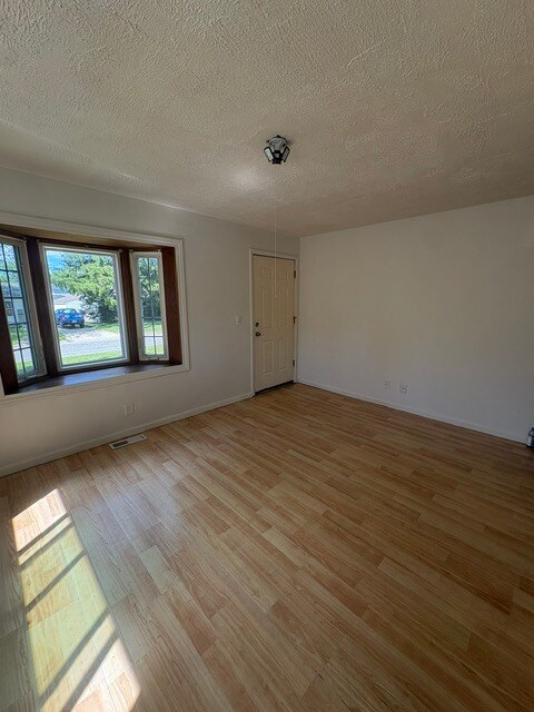 Photo - 1176 Hawthorne Ave